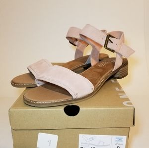 NWOT TOMS Women’s Camilia Bloom Suede Sandals SZ 9